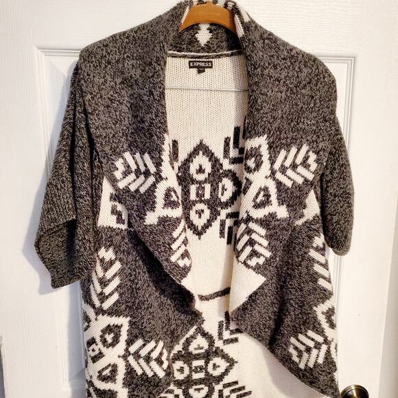 EXPRESS Aztec inspired sweater jacket vest cardigan Gray and cream Sz.Med - Picture 1 of 5